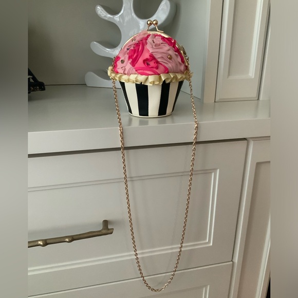 BETSEY JOHNSON “Baking Bad” Cupcake Novelty Crossbody Purse Girly BRAND NEW - Picture 9 of 15